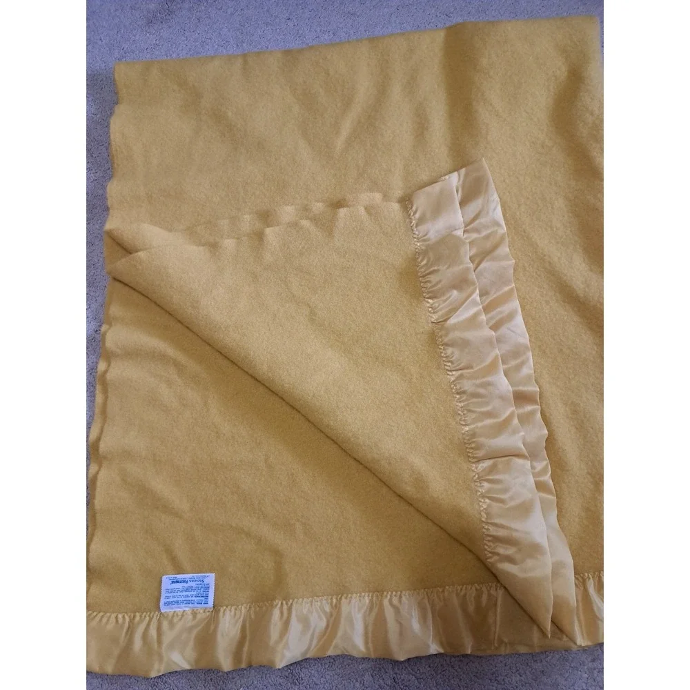 VTG Stevens Forstmann Yellow 100% Wool Blanket  Twin size 74 X 68